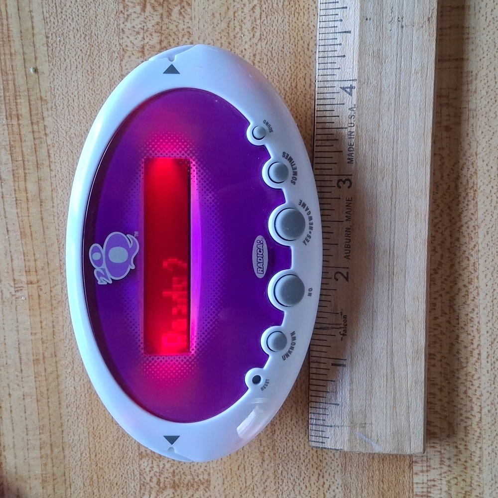 Radica 20Q 20 Questions Handheld Electronic Game - Picture 4 of 4